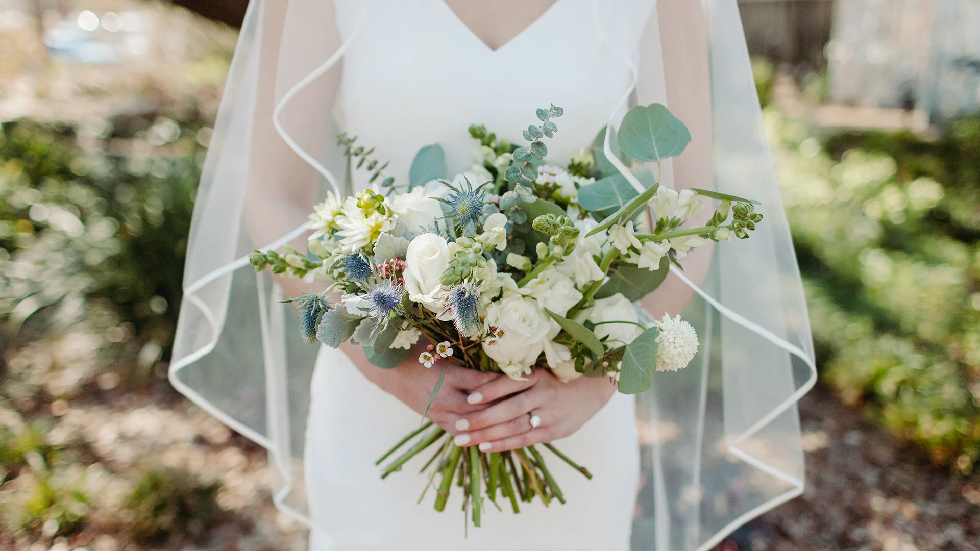 Ide-Ide Dekorasi Pernikahan Menggunakan Bunga Segar yang Indah dan Menawan
