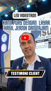 Acara Wisuda Akbar Mercubuana dengan menggunakan LED yang besar