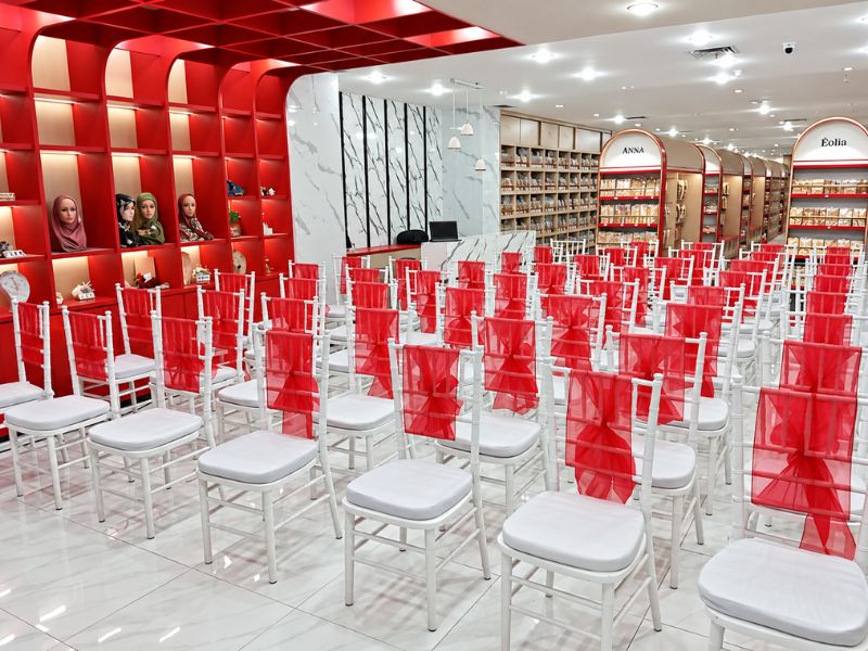 Penataan kursi Tiffany pada venue acara